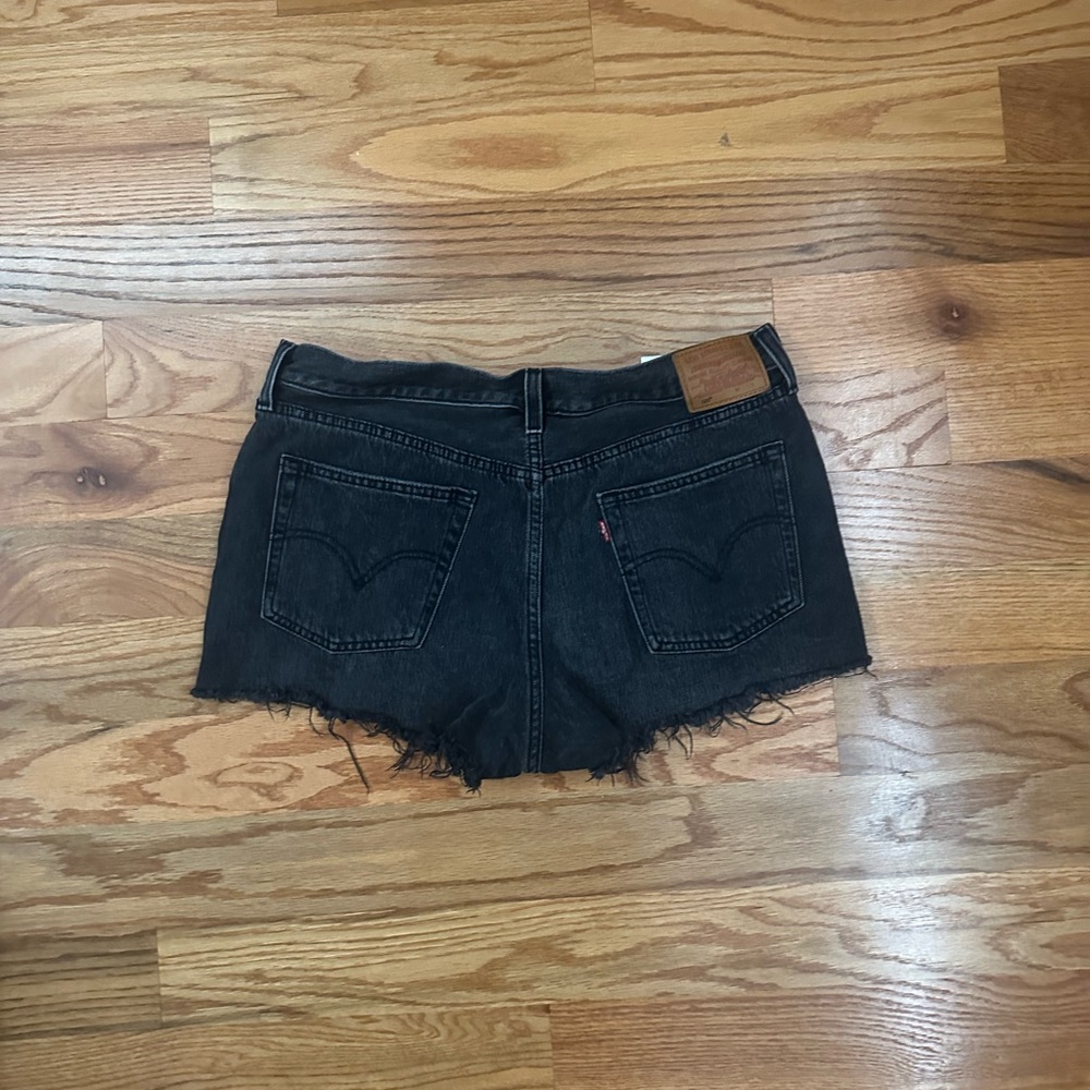 Black levi jean shorts with rip on left leg - W32